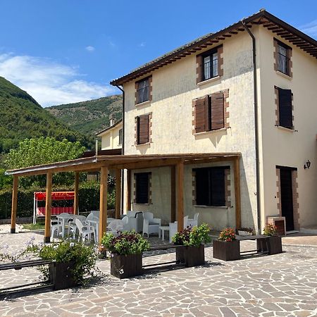 Casa Vacanze Vecchio Frantoio Residenza Leccino سبوليتو المظهر الخارجي الصورة